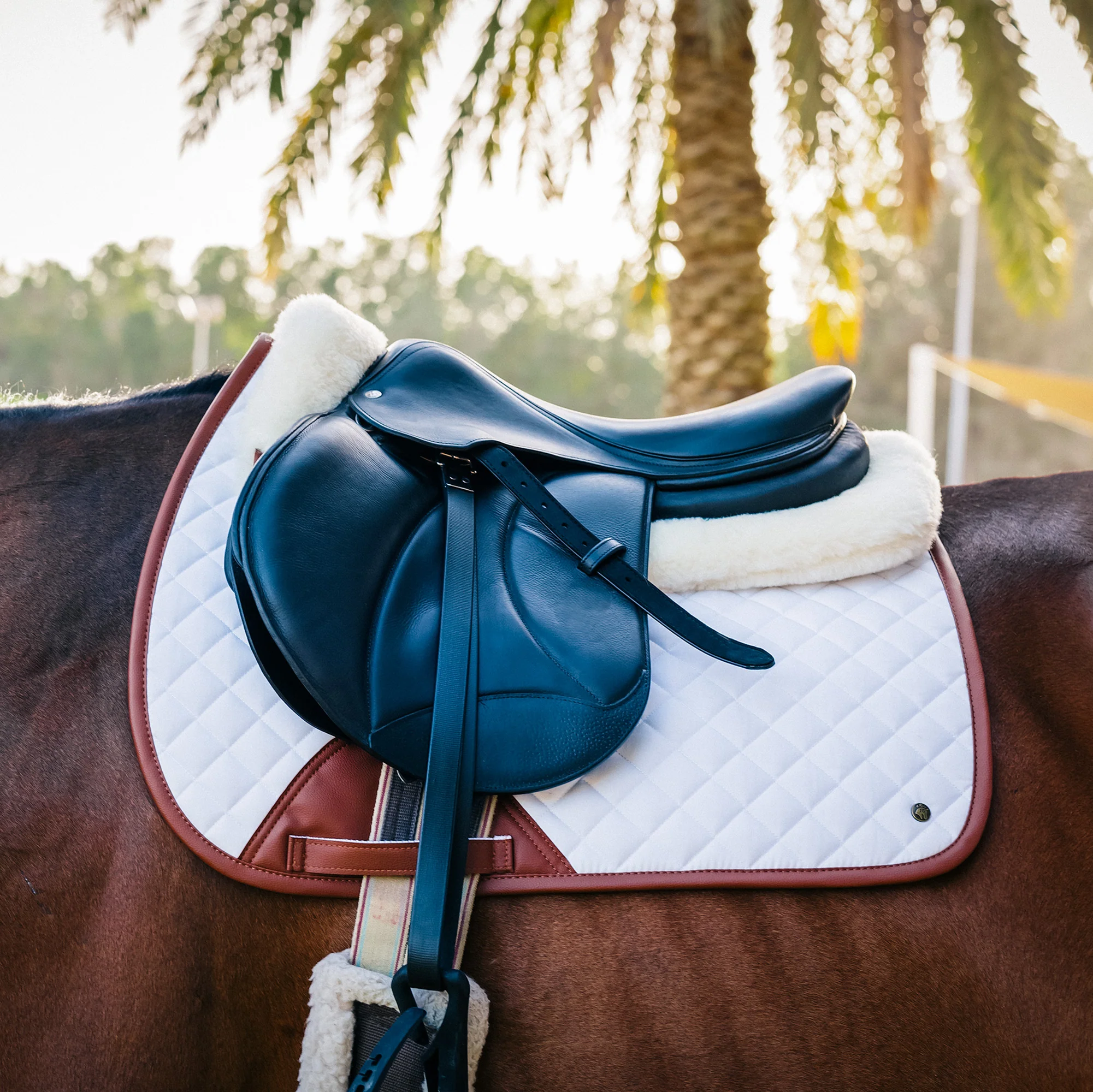 Sixteen-Cypress-Jumper-Pad-white-cognac